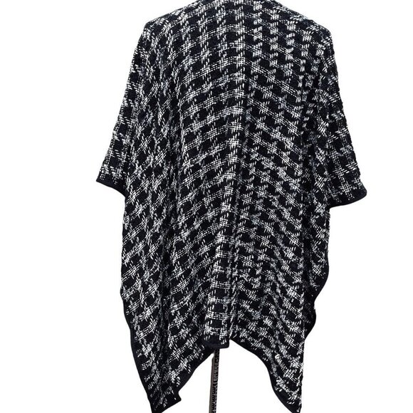 CHARMING CHARLIES Womens Sweater Poncho One Size Black White Metallic Shrug NEW‎ - Picture 3 of 11